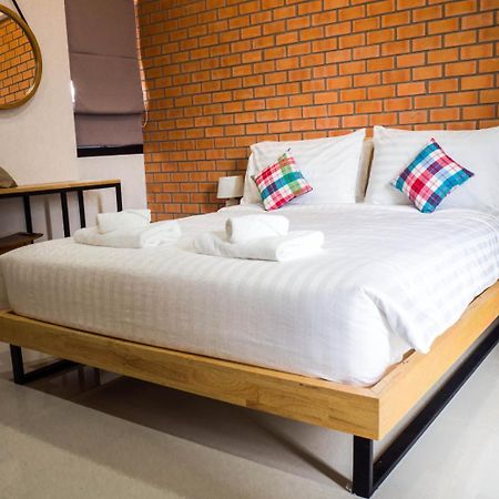 Luck Esan Loft Hotel Убон Ратчатани Екстериор снимка