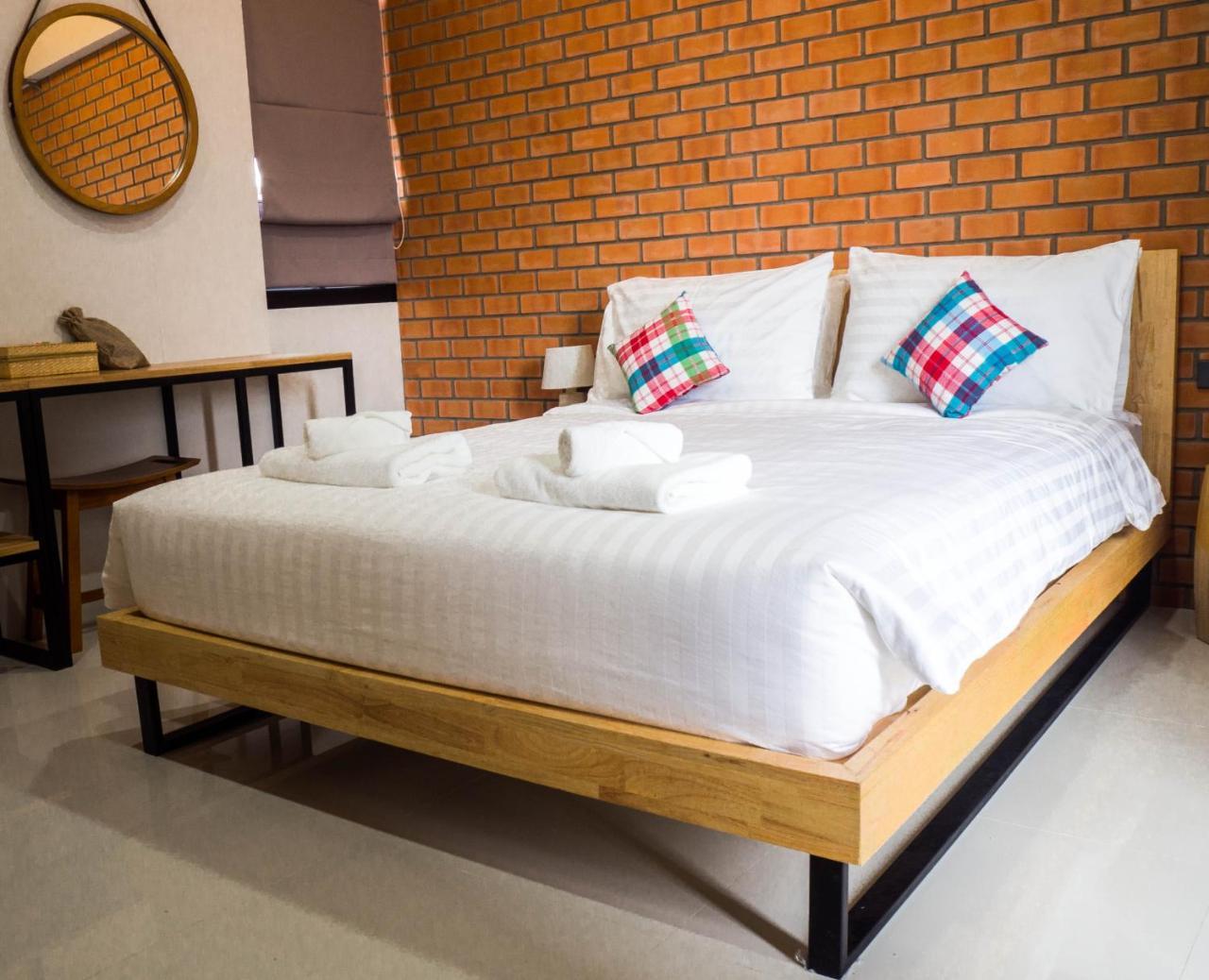 Luck Esan Loft Hotel Убон Ратчатани Екстериор снимка