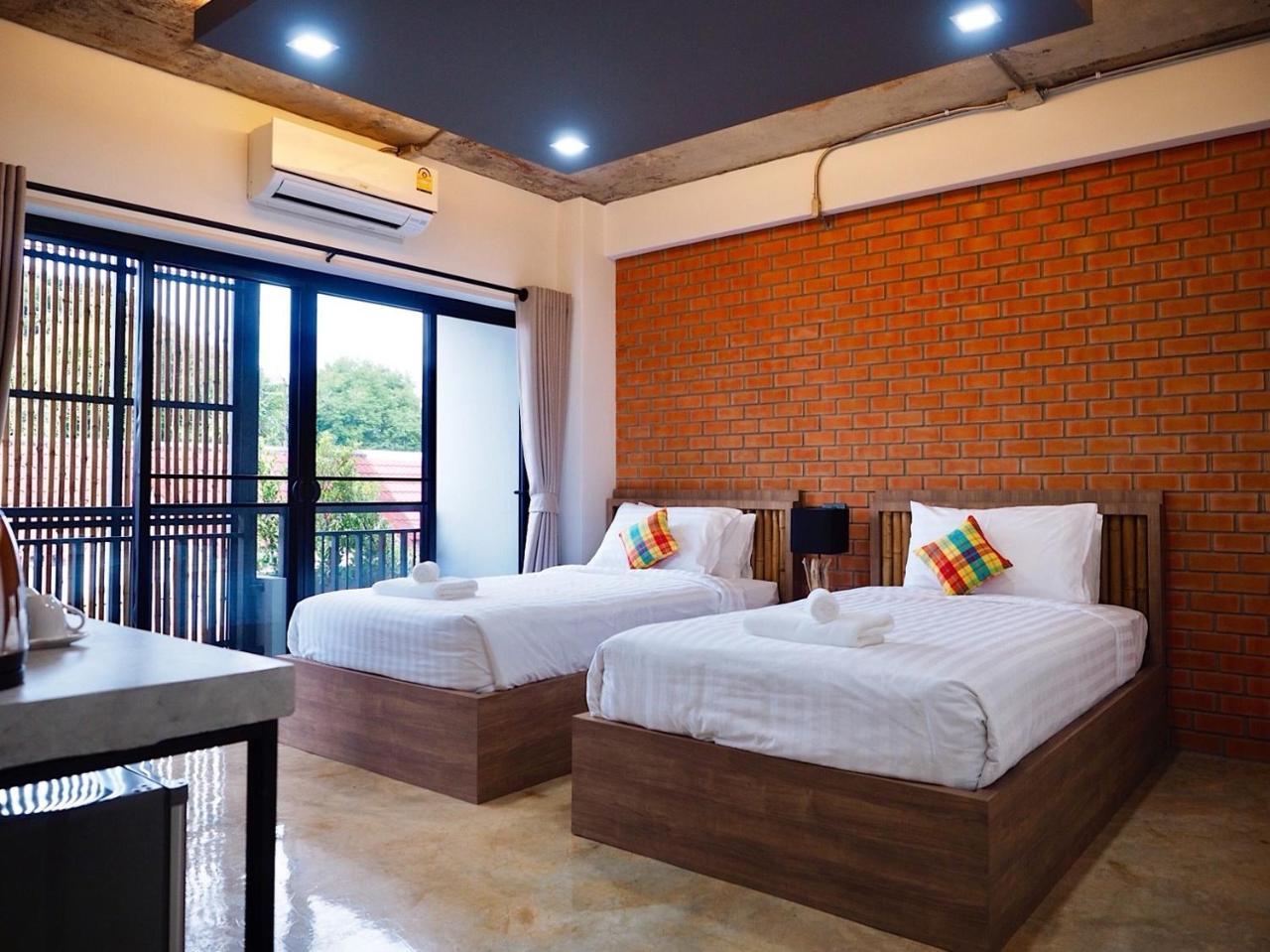 Luck Esan Loft Hotel Убон Ратчатани Екстериор снимка
