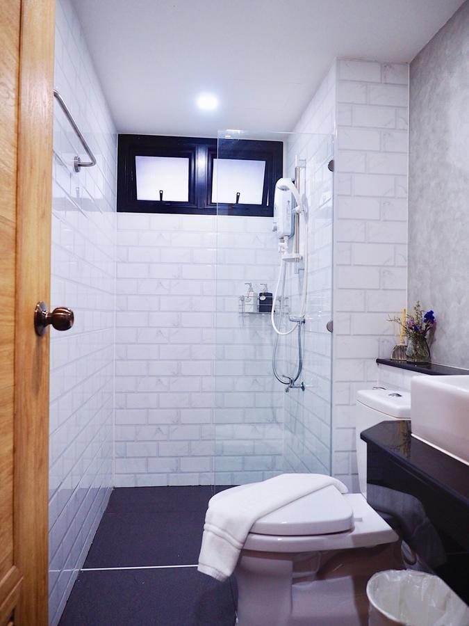 Luck Esan Loft Hotel Убон Ратчатани Екстериор снимка