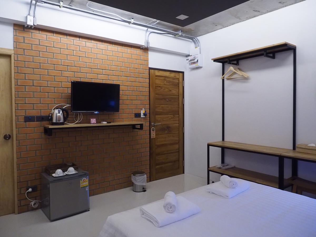 Luck Esan Loft Hotel Убон Ратчатани Екстериор снимка