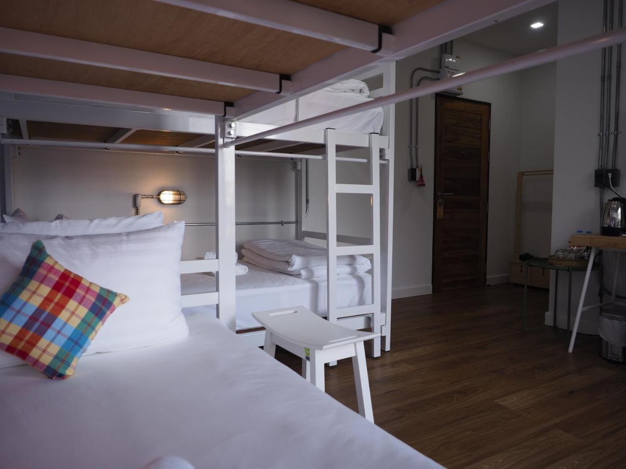 Luck Esan Loft Hotel Убон Ратчатани Екстериор снимка