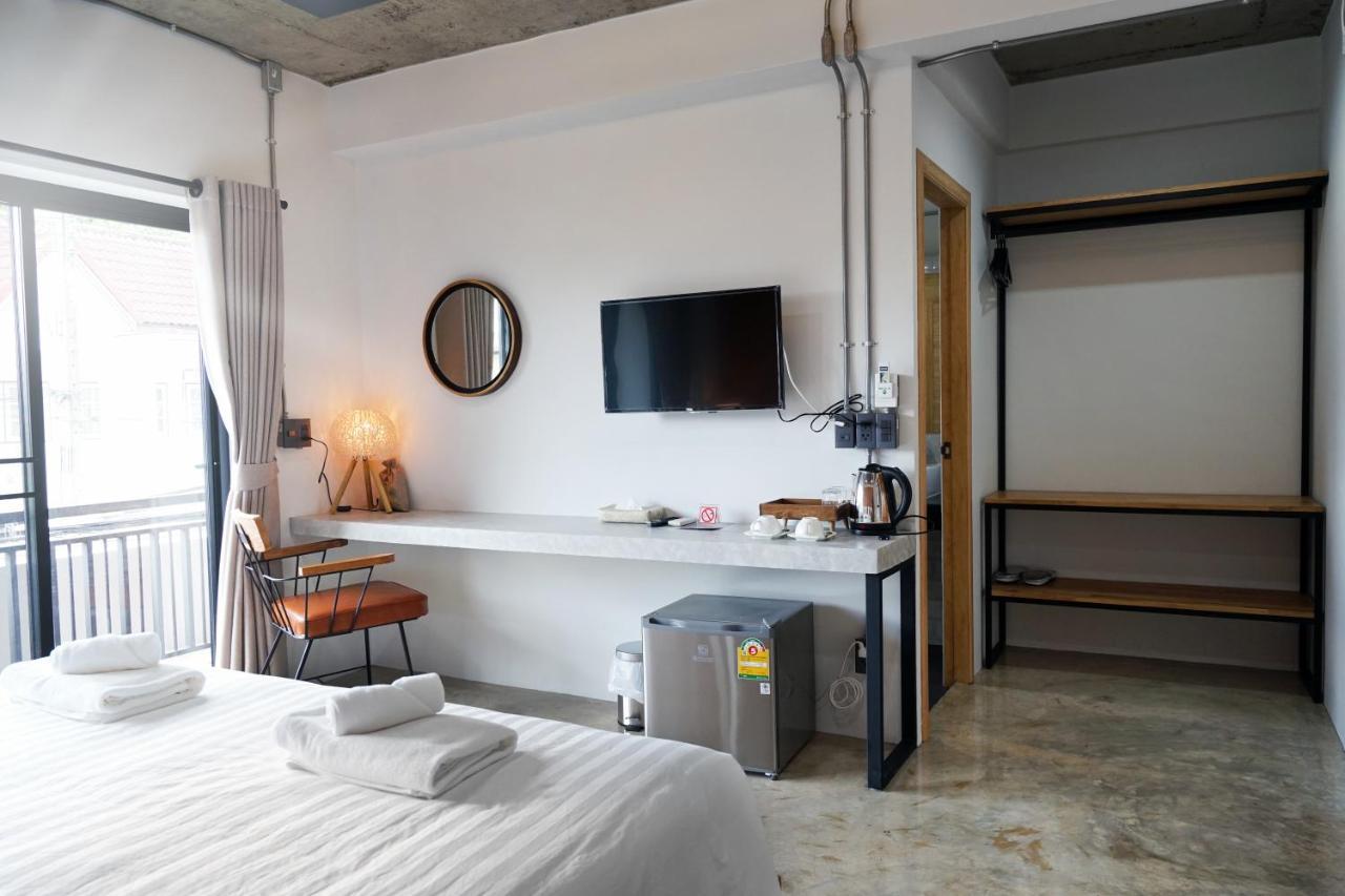 Luck Esan Loft Hotel Убон Ратчатани Екстериор снимка