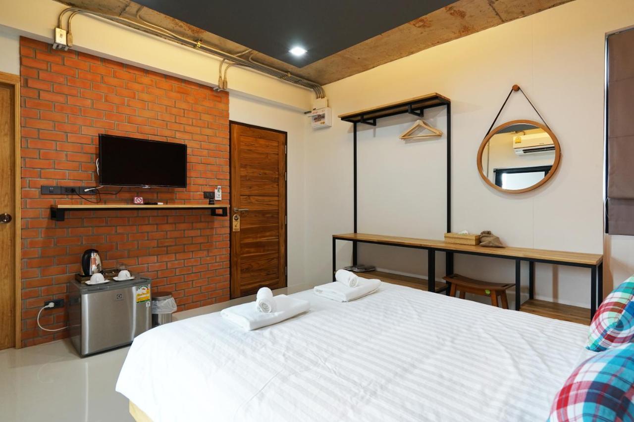 Luck Esan Loft Hotel Убон Ратчатани Екстериор снимка