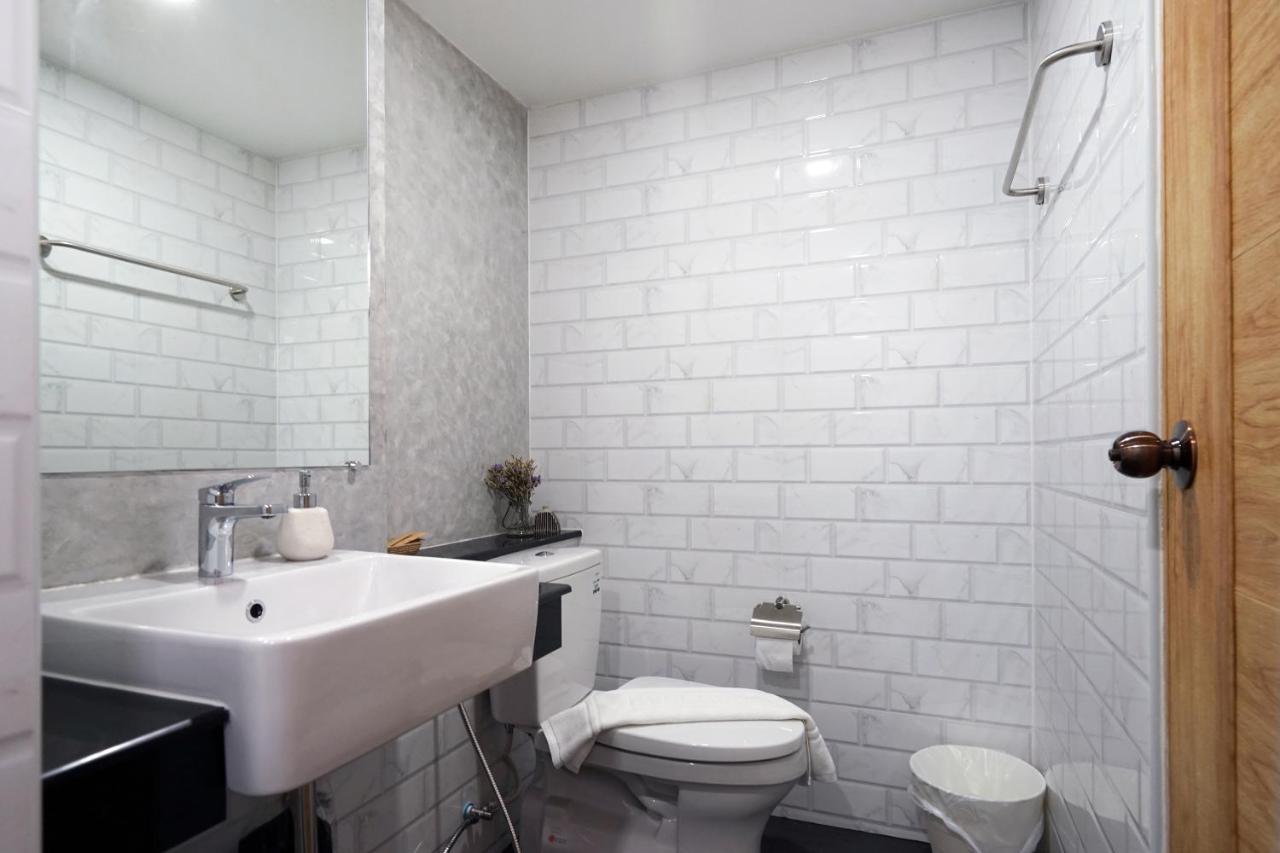 Luck Esan Loft Hotel Убон Ратчатани Екстериор снимка