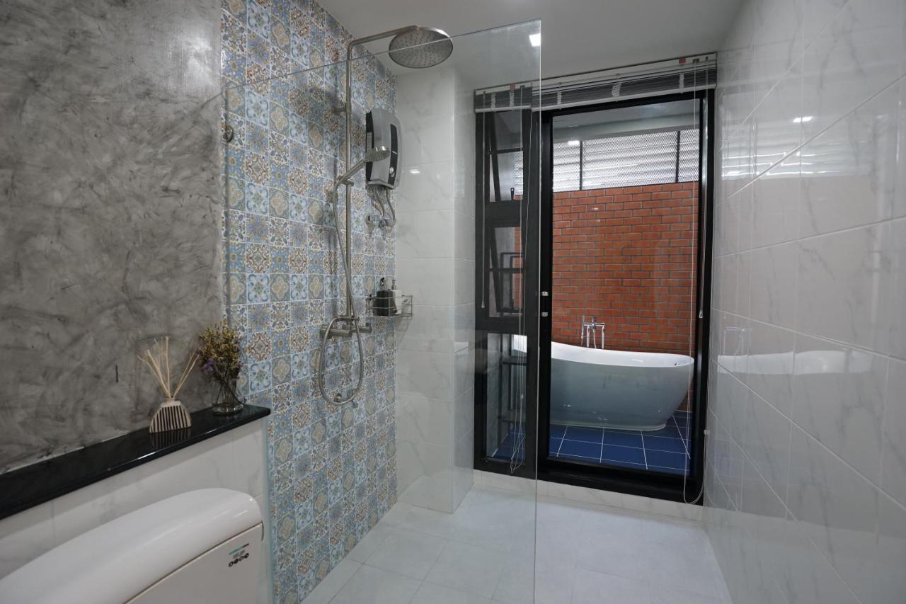 Luck Esan Loft Hotel Убон Ратчатани Екстериор снимка
