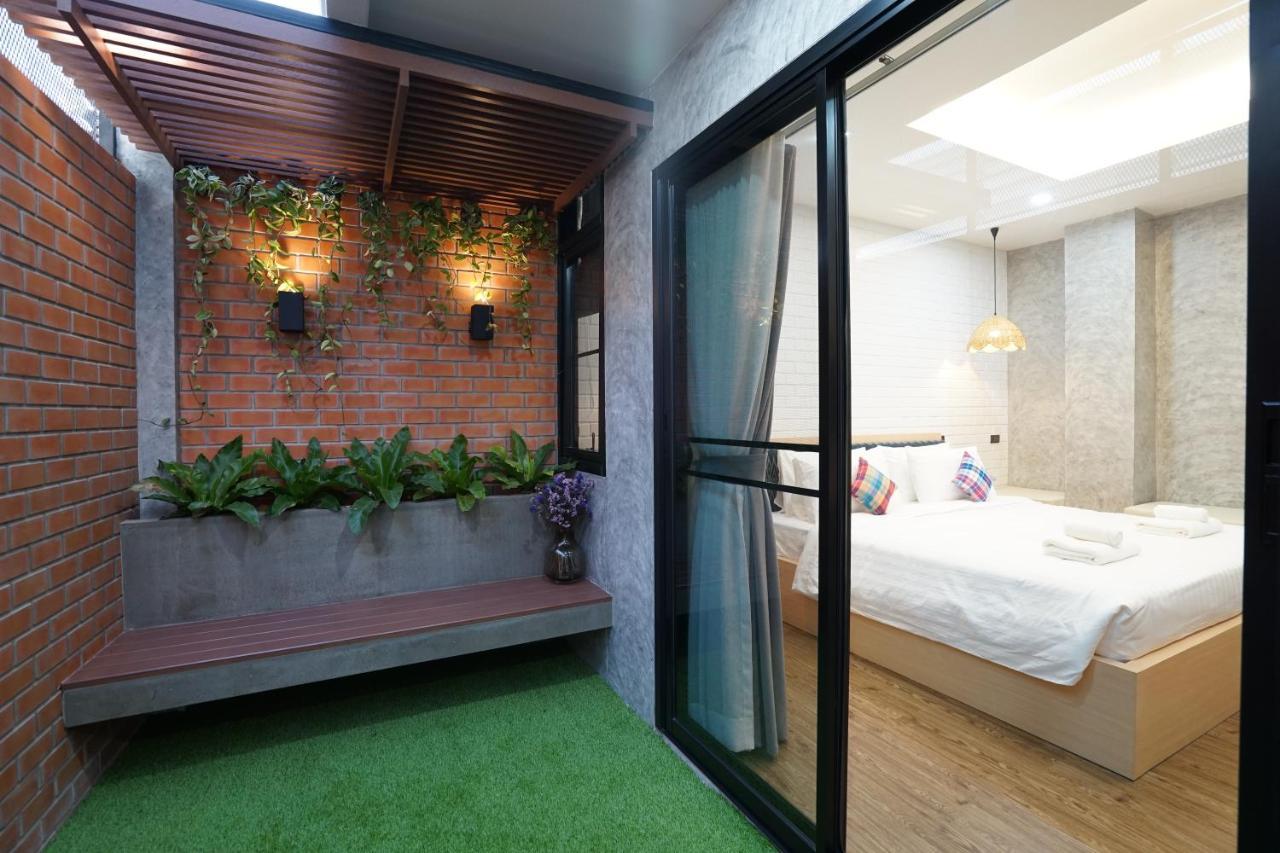 Luck Esan Loft Hotel Убон Ратчатани Екстериор снимка