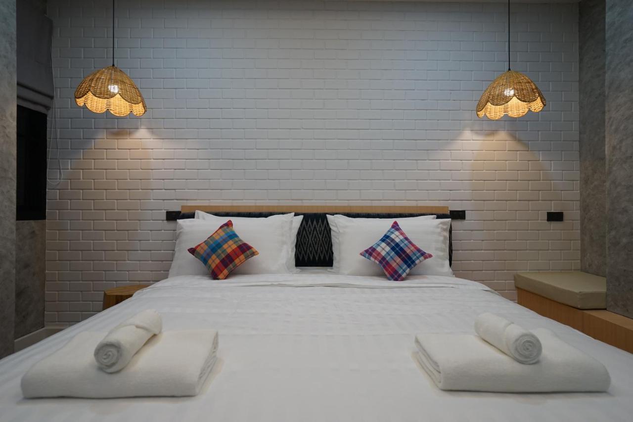 Luck Esan Loft Hotel Убон Ратчатани Екстериор снимка